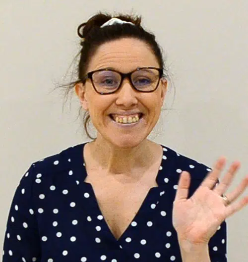 Robyn Papworth Head Shot.jpg